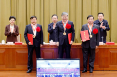 荣耀丨谭旭光获评山东省杰出企业家并记一等功