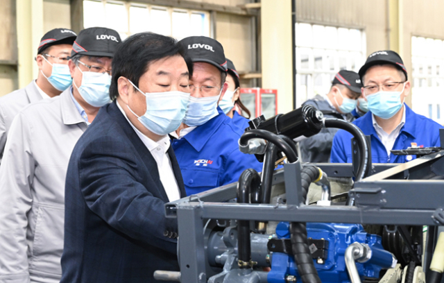 谭旭光：抓生产、保供给，打赢农机旺季攻坚战！