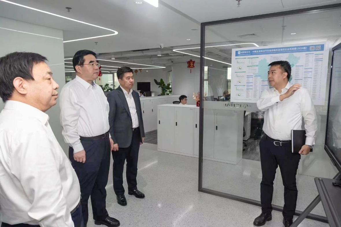 Man Shengang Conducts a Research Visit to Weichai Power's Shanghai Operation Center and R&D Center