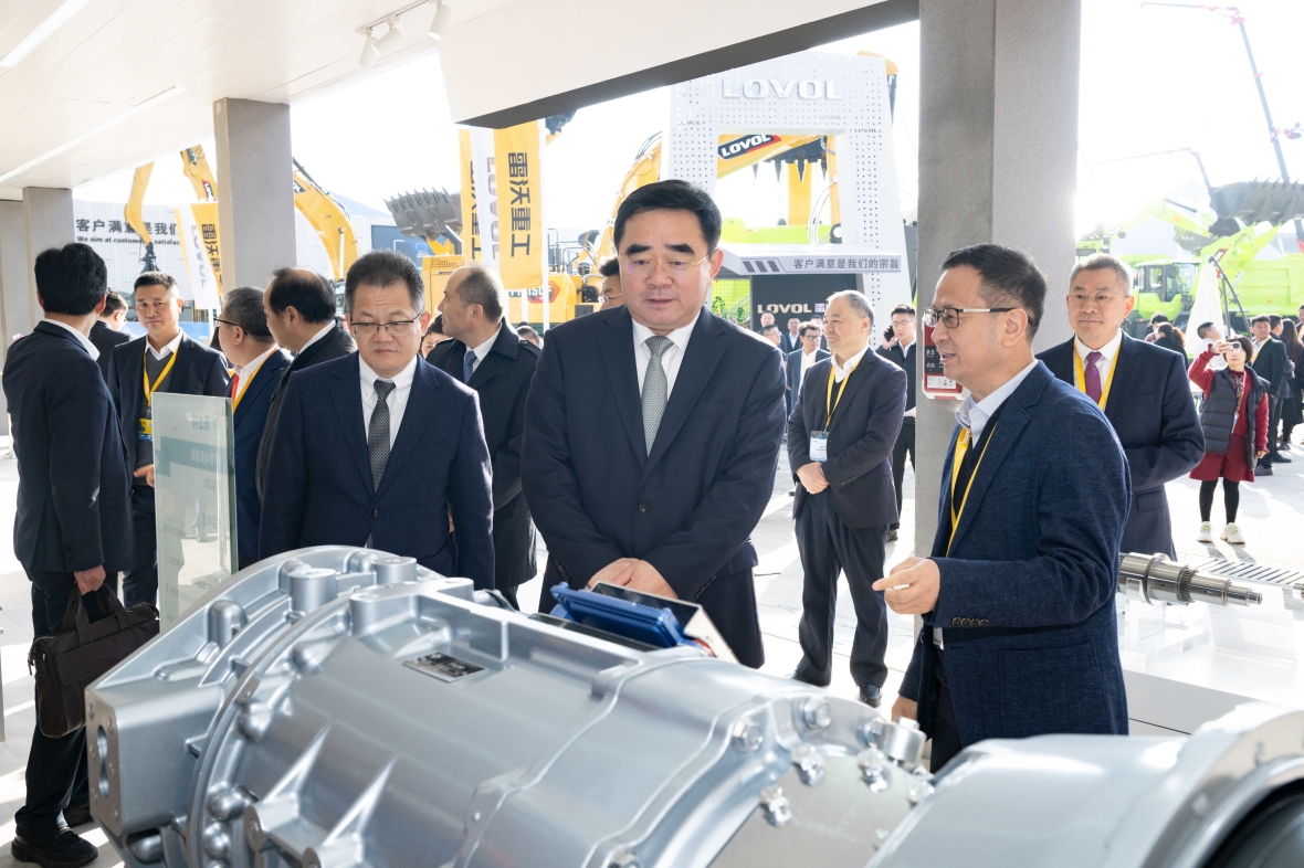 Shandong Heavy Industry Makes a Grand Appearance at bauma CHINA 2024, Man Shengang Unveils New Products