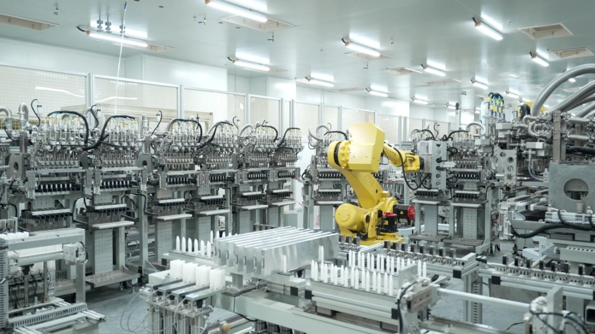 Shandong Heavy Industry Group - Weichai Group Holds New Energy Business Strategic Transformation Promotion Meeting | Weichai - FinDreams Industrial Park Welcomes First Battery off the Line