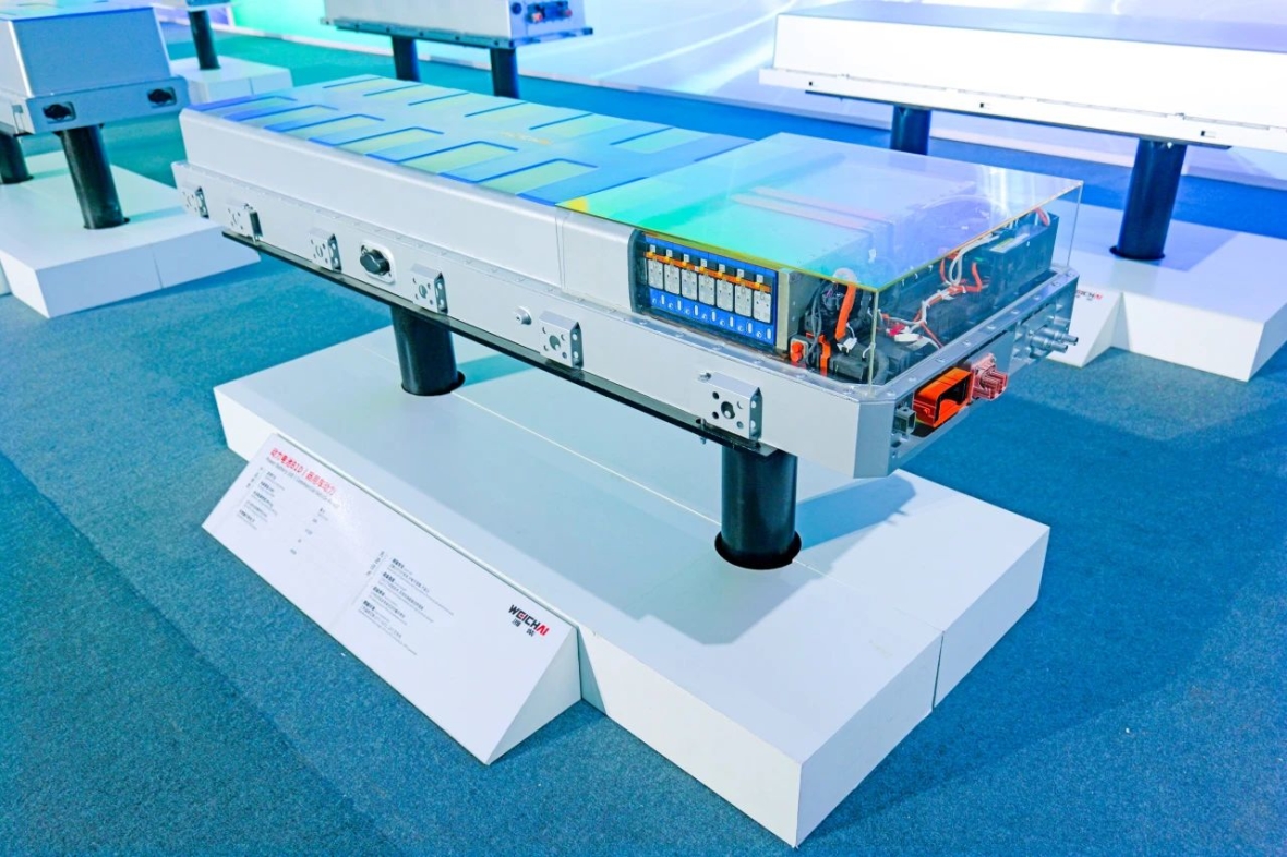 Shandong Heavy Industry Group - Weichai Group Holds New Energy Business Strategic Transformation Promotion Meeting | Weichai - FinDreams Industrial Park Welcomes First Battery off the Line